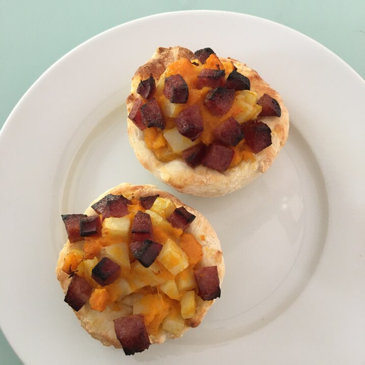 ダイスポテトとかぼちゃ、ケバナの惣菜パン